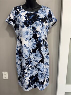 Stork & Babe Maternity Floral Dress – Women’s | White Blue & Black